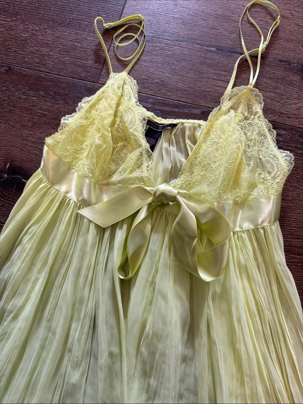 Victoria’s Secret yellow nighty large‎